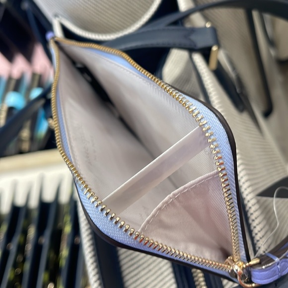 Kate Spade Lucy Small L-zip Wristlet
Evening Blue Iris Multi
NWT - Picture 6 of 16